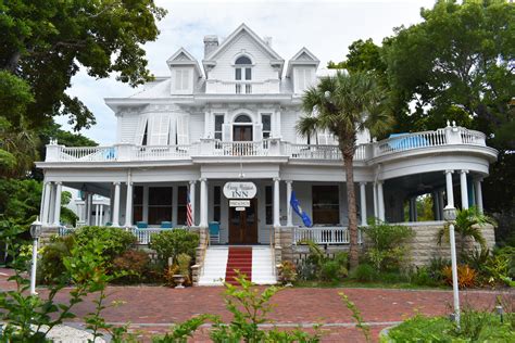 Curry mansion key west - Blend in the lime juice, then milk, stirring until mixture thickens. Pour mixture into pie shell. Beat egg whites with cream of tartar until stiff. Gradually beat in sugar, beating until glossy ...